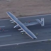 Solar Impulse 2 Arrives In Hawaii