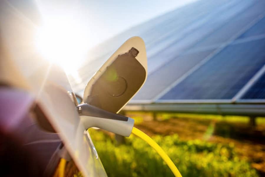 charging ev from solar panels