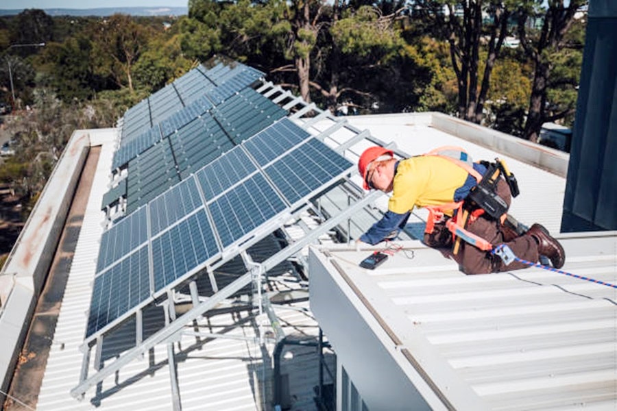 solar system pull even charged batteries